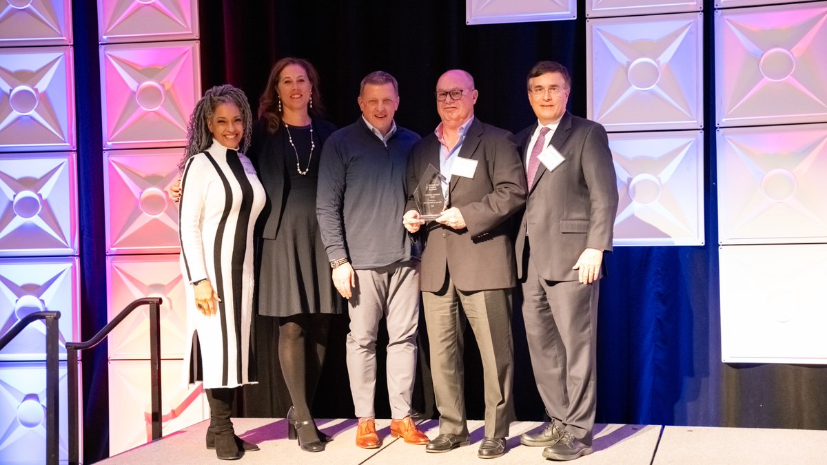 DrKarenKnudsen's tweet photo. I'm excited to be in Atlanta to celebrate the incredible individuals who give their time and energy in support of the @AmericanCancer Society's mission! 

Last night, we honored Dr. Paul Schroy and Scott Rollin with the Volunteer Leadership Award. #VolunteerLeadershipSummit https://t.co/1jLOBiu3yQ