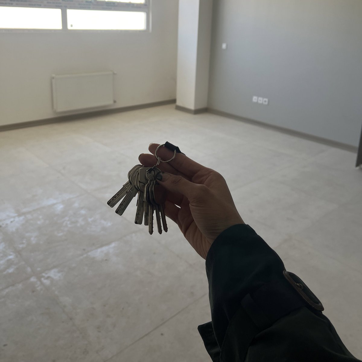 Parissaderiss's tweet photo. بالاخره تموم شد 🥰🏠 https://t.co/Vl2zpKyxcD