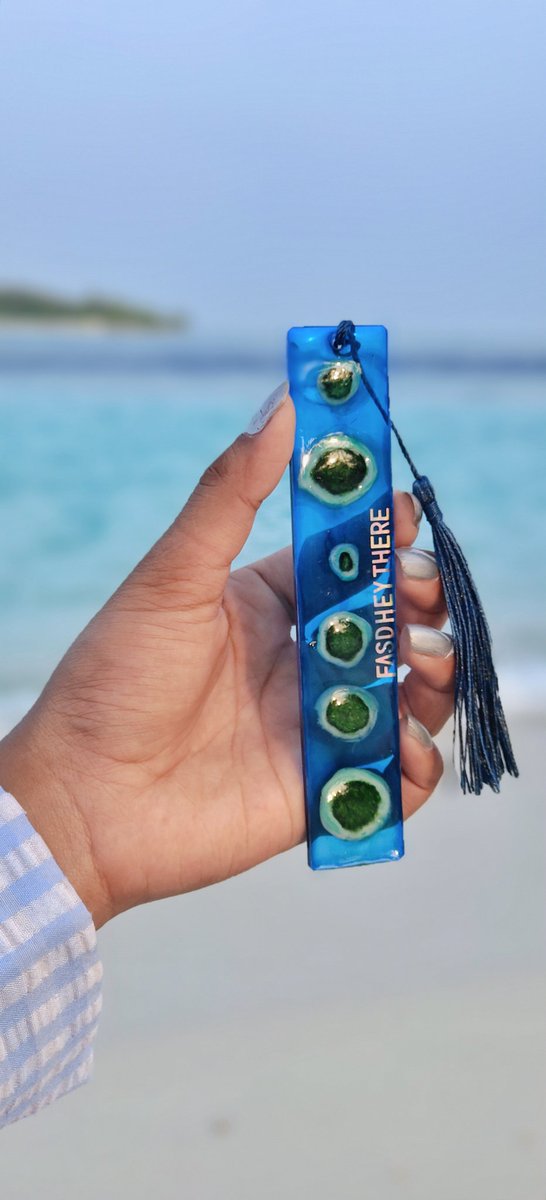 Tales_of_Isla's tweet photo. The most notable aerial view of the chain of islands nestled in Baa Atoll, Maldives #Fasdheythere frequently used to promote tourism. Proudly celebrating local talent #SignatureBySunee. Finally my dream bookmark came true. #ItsBetterInBaa 🌊🤍🌴.The tiniest Island in the vicinity https://t.co/9qiPdrCRpb