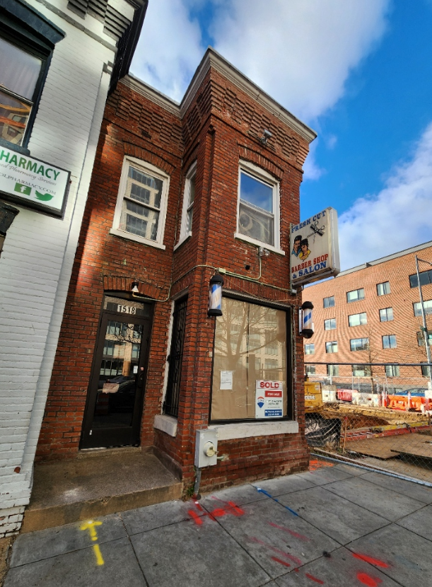 ScottRobertsDC's tweet photo. w-h-a-a-t?
anyone know what's up at Fresh Cuts Barber Shop, 1518 North Capitol St NW, next to @DMPEDDC's #CycleHouse project?
SOLD/For Sale sign in the window -- window is papered up.
@DC_DOB postcard permit dated 01-24-2024 -- no description
@TruxtonCircle #BloomingdaleDC https://t.co/vmj2izdRO4