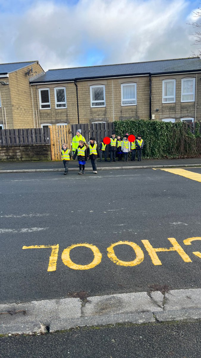 SCFM_Tweets's tweet photo. Year 3 have had a lovely morning completing their Pedestrian Crossing Training! We need to remember our Green Cross Code- find a safe space, look, listen, think , arrive alive 💪 https://t.co/6GYw6I0tzB