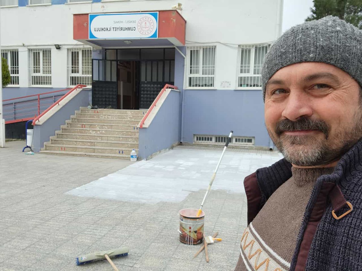 Gven26254946's tweet photo. Honaz Cumhuriyet İlkokulu Müdürü Soner ARSLANOĞLU, tatili fırsat bilip çalışmaya devam ediyor. Kendisini İlçe Milli Eğitim Müdür V. Sayın Numan TURAN ile ziyaret  ettik.  Çalışmalar hakkında  bilgilendirdi.  Emeklerinize saglik.
@hamitgenc
@emre_caliskan
@99duran
@Numanturan20N https://t.co/caIKmiuTj2