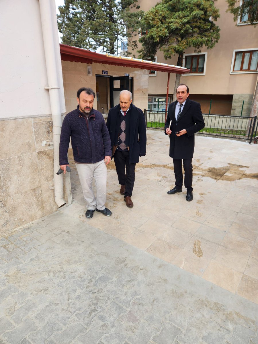 Gven26254946's tweet photo. Honaz Cumhuriyet İlkokulu Müdürü Soner ARSLANOĞLU, tatili fırsat bilip çalışmaya devam ediyor. Kendisini İlçe Milli Eğitim Müdür V. Sayın Numan TURAN ile ziyaret  ettik.  Çalışmalar hakkında  bilgilendirdi.  Emeklerinize saglik.
@hamitgenc
@emre_caliskan
@99duran
@Numanturan20N https://t.co/caIKmiuTj2
