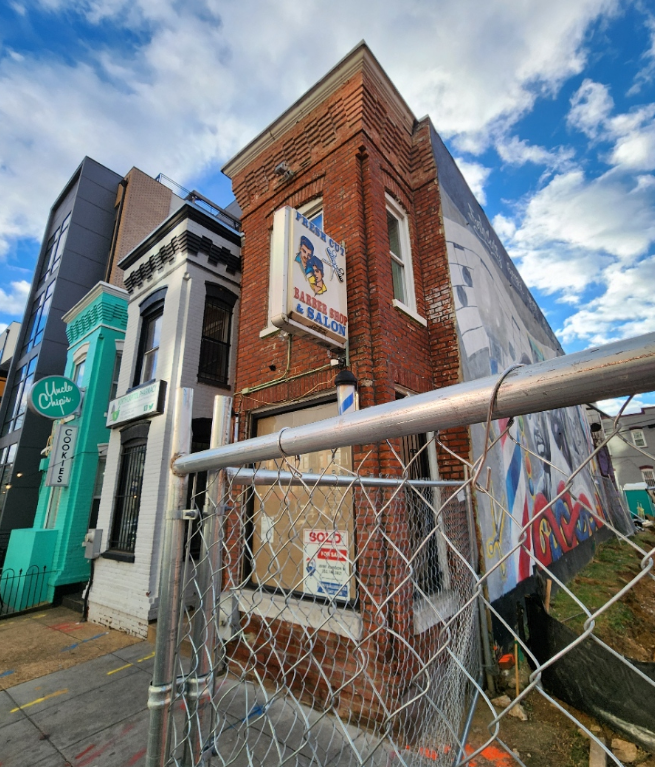 ScottRobertsDC's tweet photo. w-h-a-a-t?
anyone know what's up at Fresh Cuts Barber Shop, 1518 North Capitol St NW, next to @DMPEDDC's #CycleHouse project?
SOLD/For Sale sign in the window -- window is papered up.
@DC_DOB postcard permit dated 01-24-2024 -- no description
@TruxtonCircle #BloomingdaleDC https://t.co/vmj2izdRO4