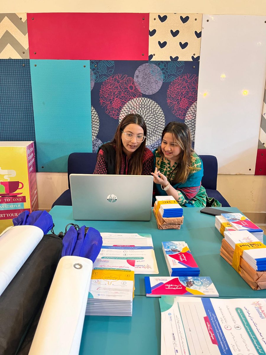 Mapping out a nationwide rollout for a health campaign—teamwork in action 📈

#NayaJeevan #doctHERs #Roadmap2024 #EmployeeWellness #HealthFinancing #HQ #DreamTeam