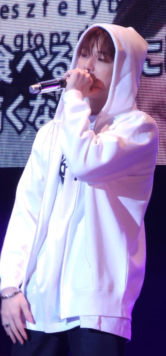 10o0xglow's tweet photo. 강래퍼 https://t.co/pKpyG4orNg