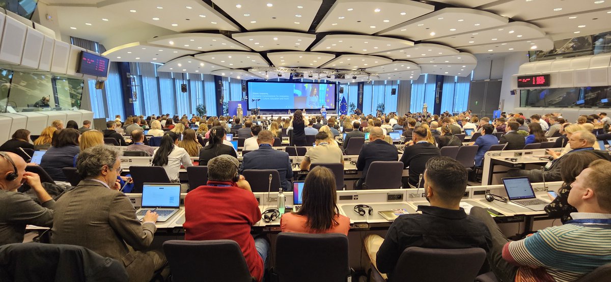 🇪🇺EU Commissioner <a href="/Ili_Ivanova/">Iliana Ivanova</a> highlights the pivotal role of sport in transforming European societies. With a renewed EU Work Plan for Sport in 2024, EU is investing €51M in 300+ projects to drive positive change across Europe 🏆 #ErasmusPlus #BulsportBG <a href="/EuSport/">EUSport</a> <a href="/dochevska/">Joanna Dochevska</a>