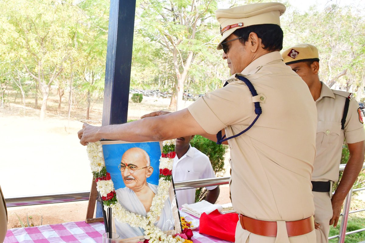 7thBnTSSP's tweet photo. Observence of Silence on #Martyrs   at @7thBnTSSP as a memorial to those who lost their lives in India's freedom struggle. #TSSP #TSPolice https://t.co/7ivvZQ6767