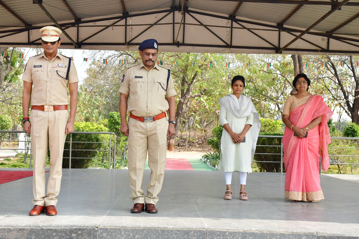 7thBnTSSP's tweet photo. Observence of Silence on #Martyrs   at @7thBnTSSP as a memorial to those who lost their lives in India's freedom struggle. #TSSP #TSPolice https://t.co/7ivvZQ6767