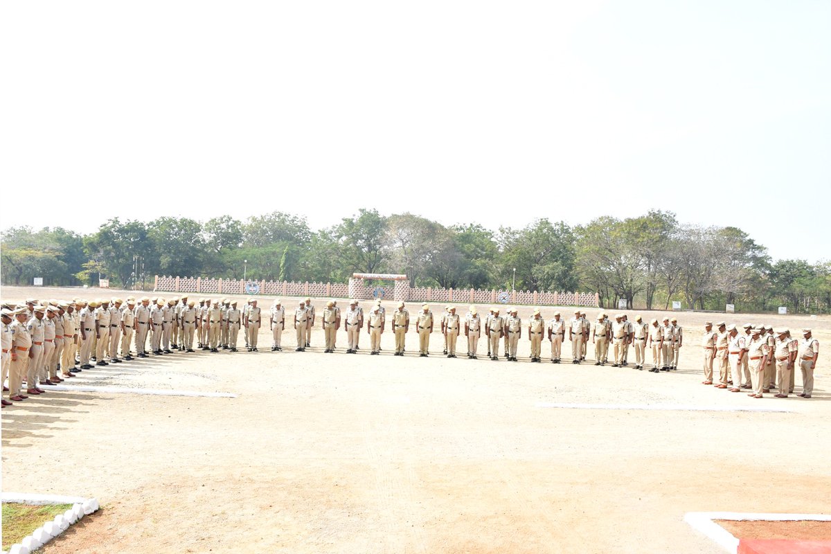 7thBnTSSP's tweet photo. Observence of Silence on #Martyrs   at @7thBnTSSP as a memorial to those who lost their lives in India's freedom struggle. #TSSP #TSPolice https://t.co/7ivvZQ6767