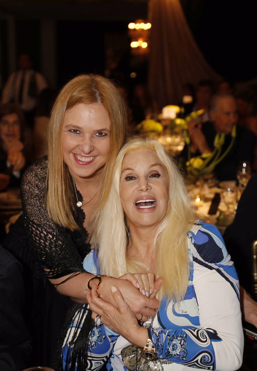 Que tengas un gran año amiga querida <a href="/Su_Gimenez/">Susana Gimenez</a> !! 💫💕🥂