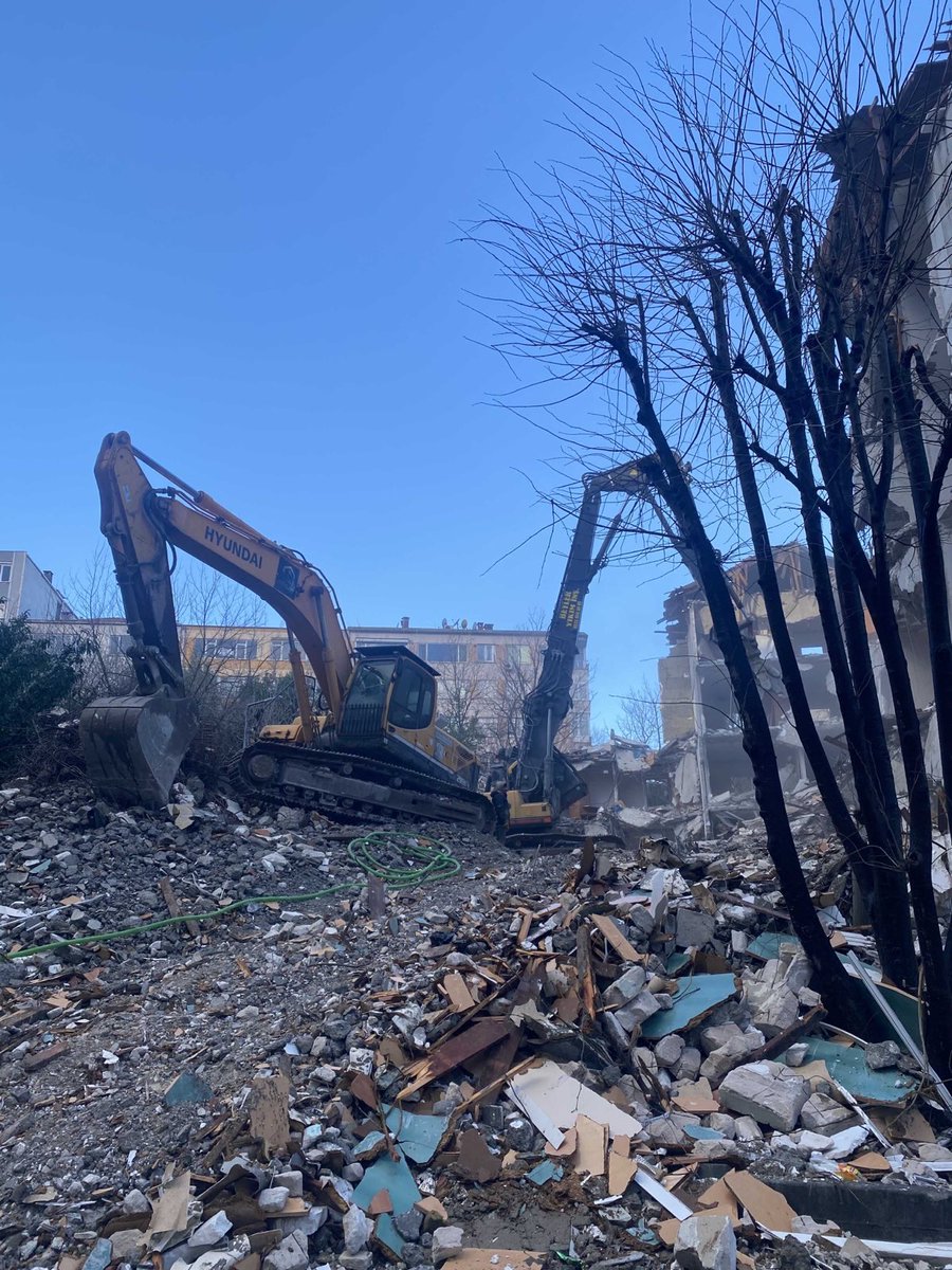 yunusunbabasi's tweet photo. Boğaziçi Üniversitesi’nde binalar yıkılırken insan ve canlı sağlığı açısından ne gibi önlemler alınıyor? #Asbest #PPM2.5 📷 Fotoğraf: Boğaziçi Üniversitesi Akademisyenleri/Boğaziçi University Faculty. Kaynak göstererek kullanabilirsiniz. https://t.co/CiRmQjjsmh