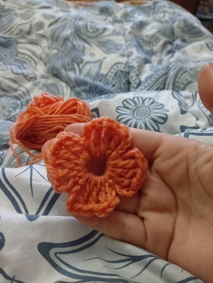 been crocheting tbh.. Havent been feeling like drawing and if I dont feel like it, I simply wont 😂😂😂😂