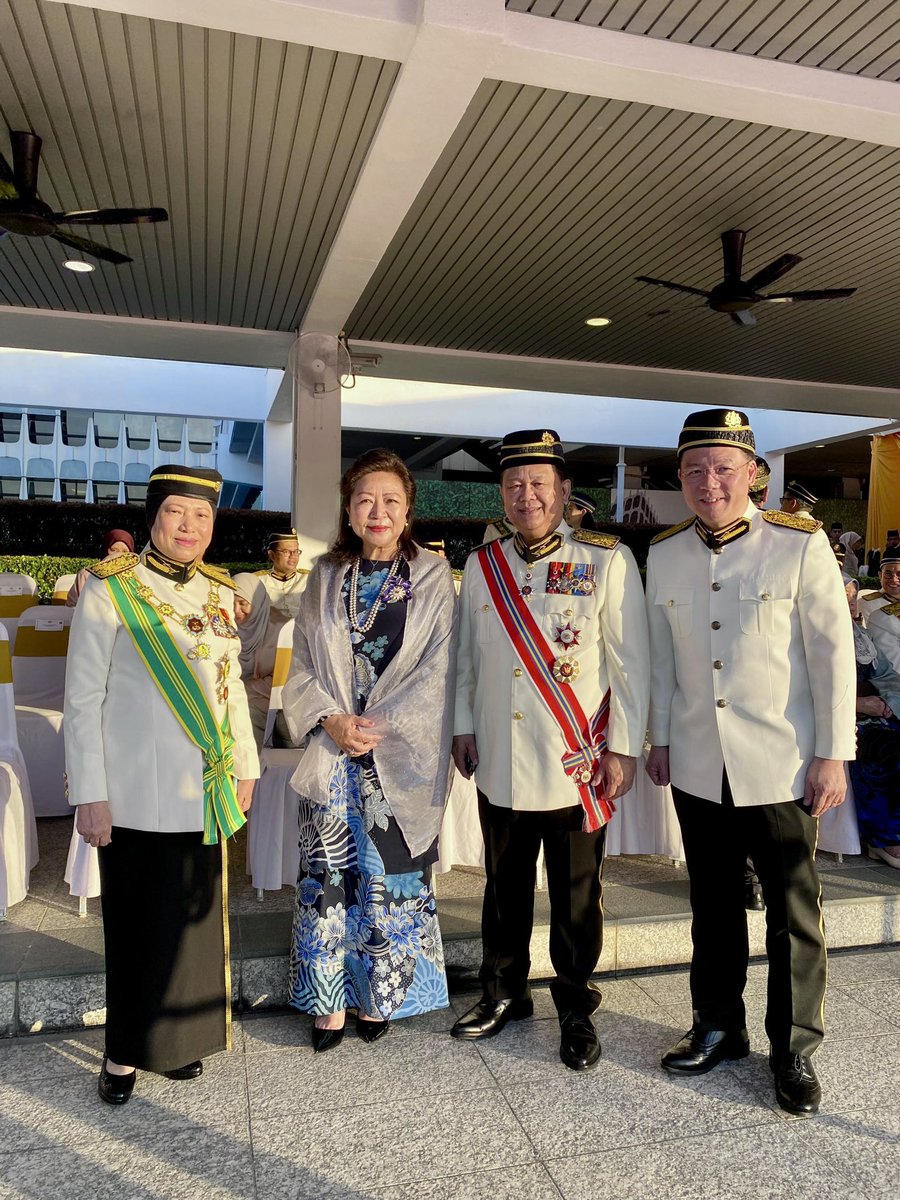 NgaKorMing's tweet photo. Another historical day at Parliament. #DaulatTuanku #DirgahayuTuanKu https://t.co/ibhxqrFCrO