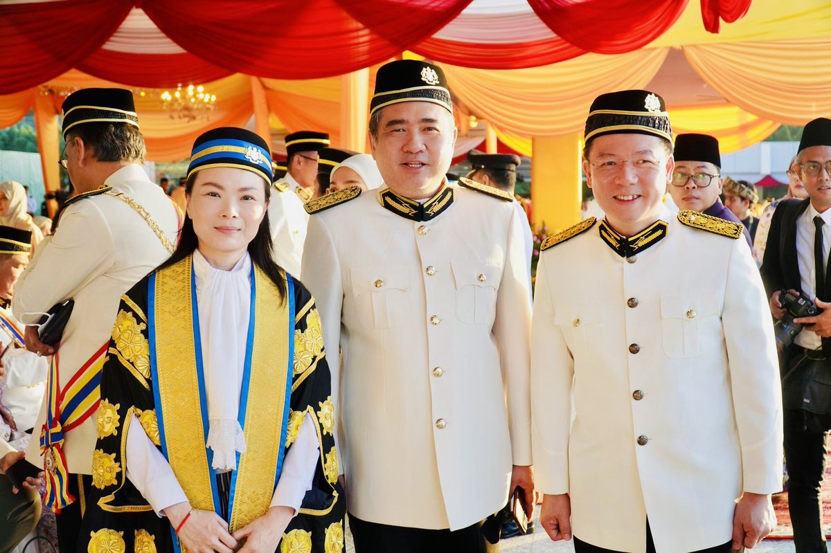 NgaKorMing's tweet photo. Another historical day at Parliament. #DaulatTuanku #DirgahayuTuanKu https://t.co/ibhxqrFCrO