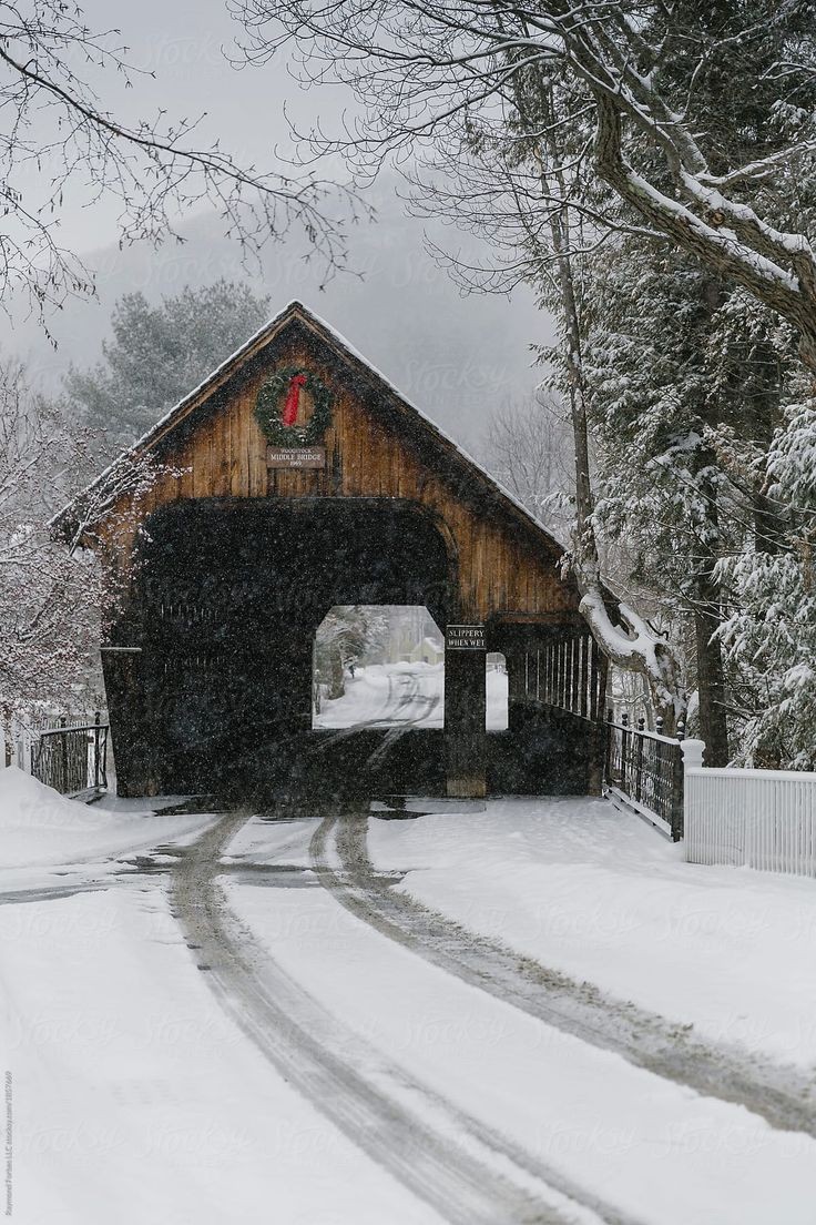 Walking into a Snowy Fairytale ❄️🌁: The Woodstock Covered Bridge in Vermont transforms into a magical winter retreat, wrapped in a soft, white embrace! #WinterInVermont #SnowCoveredBridge #MagicalMoments #WoodstockWonders #BridgeInSnow #SereneScenery #TravelDreams