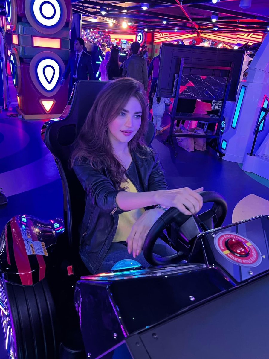 humaira4work's tweet photo. “Vision gets the dreams started. Dreaming employs our God-given imagination to reinforce the vision. Both are part of something I believe is absolutely necessary to building the life of a champ!! #Gamergirl #PlaydiumAvenue 🏀🏍️🎯💥
https://t.co/0QDsoWIue4 https://t.co/Sx5vHQ1MH4