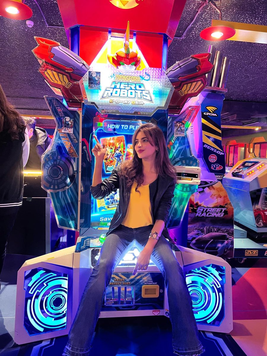 humaira4work's tweet photo. “Vision gets the dreams started. Dreaming employs our God-given imagination to reinforce the vision. Both are part of something I believe is absolutely necessary to building the life of a champ!! #Gamergirl #PlaydiumAvenue 🏀🏍️🎯💥
https://t.co/0QDsoWIue4 https://t.co/Sx5vHQ1MH4