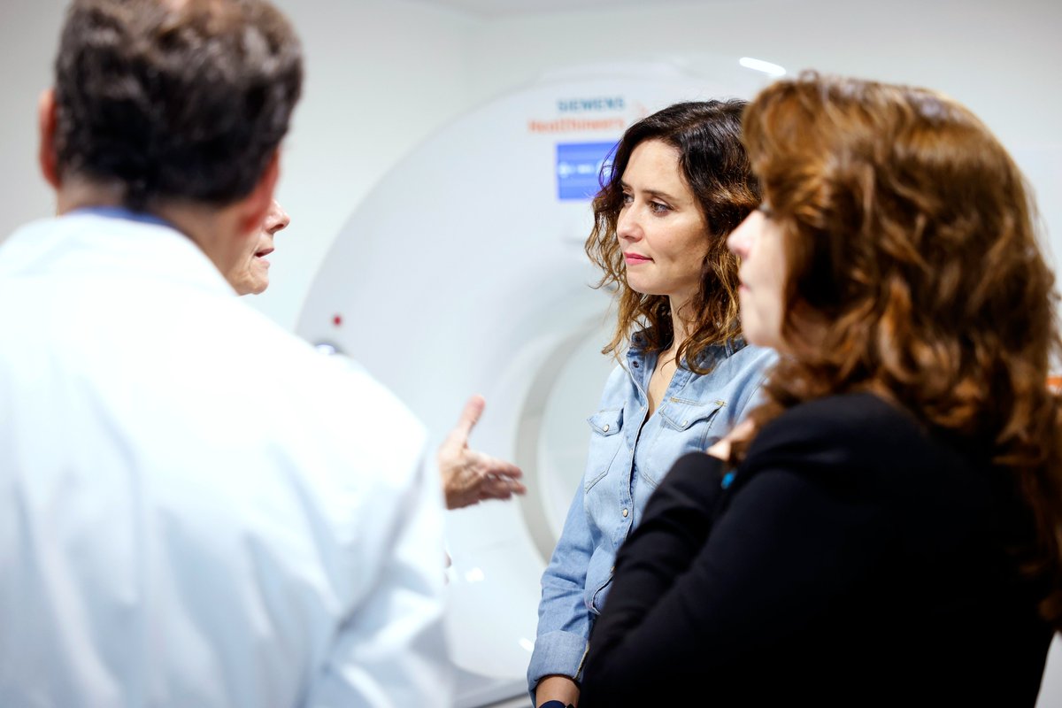 ComunidadMadrid's tweet photo. 🏥 El Plan de Renovación Tecnológica de @SaludMadrid destinará este año 72 millones de euros para incorporar 341 nuevos dispositivos de alta tecnología.

✅ Estos equipos aportan diagnósticos más precisos y permiten ofrecer tratamientos más ágiles y personalizados. https://t.co/mIoJarHY1q