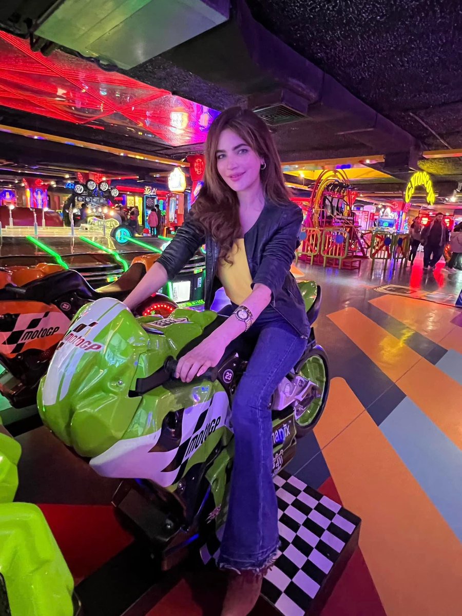 humaira4work's tweet photo. “Vision gets the dreams started. Dreaming employs our God-given imagination to reinforce the vision. Both are part of something I believe is absolutely necessary to building the life of a champ!! #Gamergirl #PlaydiumAvenue 🏀🏍️🎯💥
https://t.co/0QDsoWIue4 https://t.co/KofKHUga2r