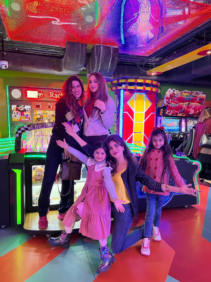 humaira4work's tweet photo. “Vision gets the dreams started. Dreaming employs our God-given imagination to reinforce the vision. Both are part of something I believe is absolutely necessary to building the life of a champ!! #Gamergirl #PlaydiumAvenue 🏀🏍️🎯💥
https://t.co/0QDsoWIue4 https://t.co/KofKHUga2r