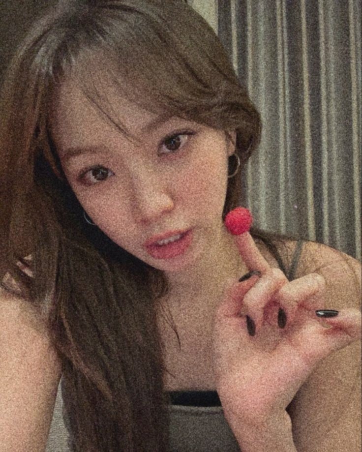 witchkeys's tweet image. Hora de comer frutinhas! 😭 Finalmente voltou a esquentar um pouquinho!