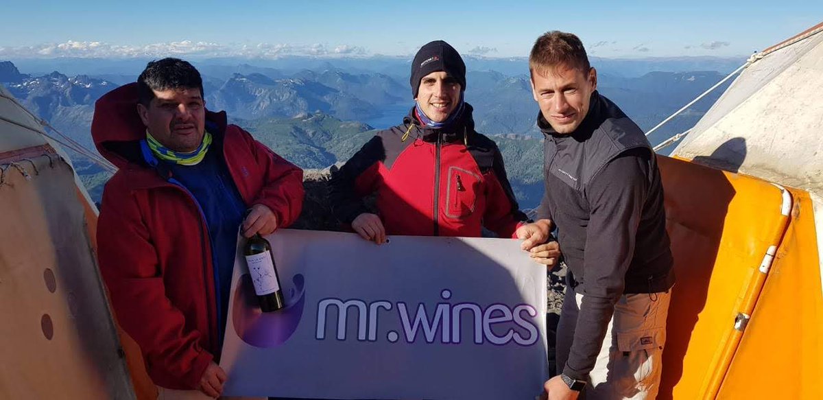 Ascenso al #Lanin , junto a <a href="/fincalacoti/">Federico Mastronardi</a> y la Cueva de <a href="/VinotecaMRWines/">Musu</a> 
#Cuevero #montañismo #vino