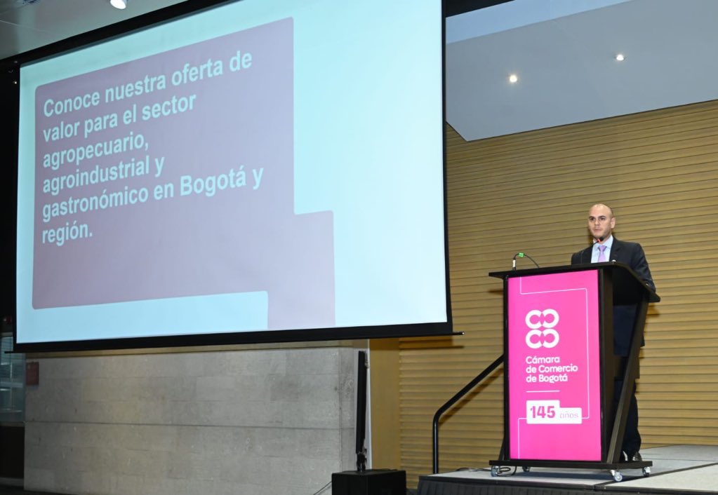 #Hoy lanzamos la Iniciativa Clúster de Seguridad Alimentaria de Bogotá-Región, cuyo objetivo es articular a diferentes actores para impulsar proyectos por la producción limpia y responsable de alimentos, la facilitación del acceso económico, y una oferta nutricionalmente adecuada