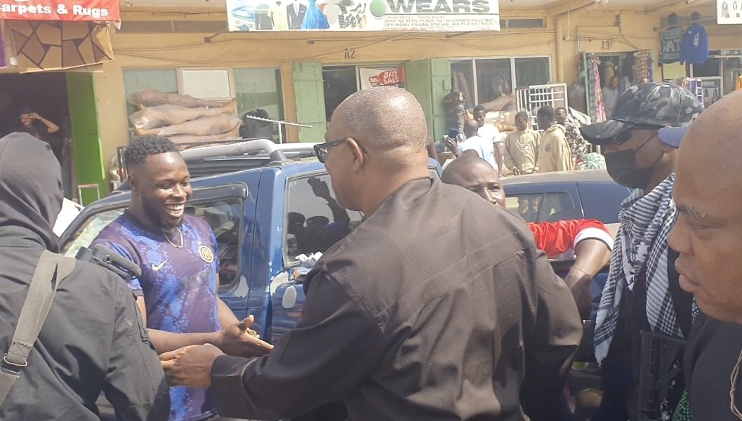 AishaYesufu's tweet photo. You can't pay for love from the people!
Peter Obi @PeterObi is well loved by the people https://t.co/IbGPTX5870