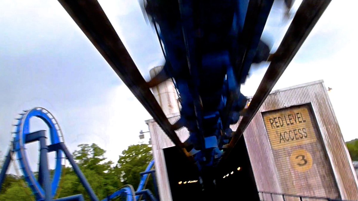 queue_for_two's tweet photo. Our 2014 ride experience video for Batman: The Ride at Six Flags Over Georgia is out now on the Queue for Two YouTube channel! Board the world’s first inverted roller coaster for the thrill of a lifetime as you soar like Batman around Gotham city.

https://t.co/HXKgGIrwpf https://t.co/KdTplEQpS9