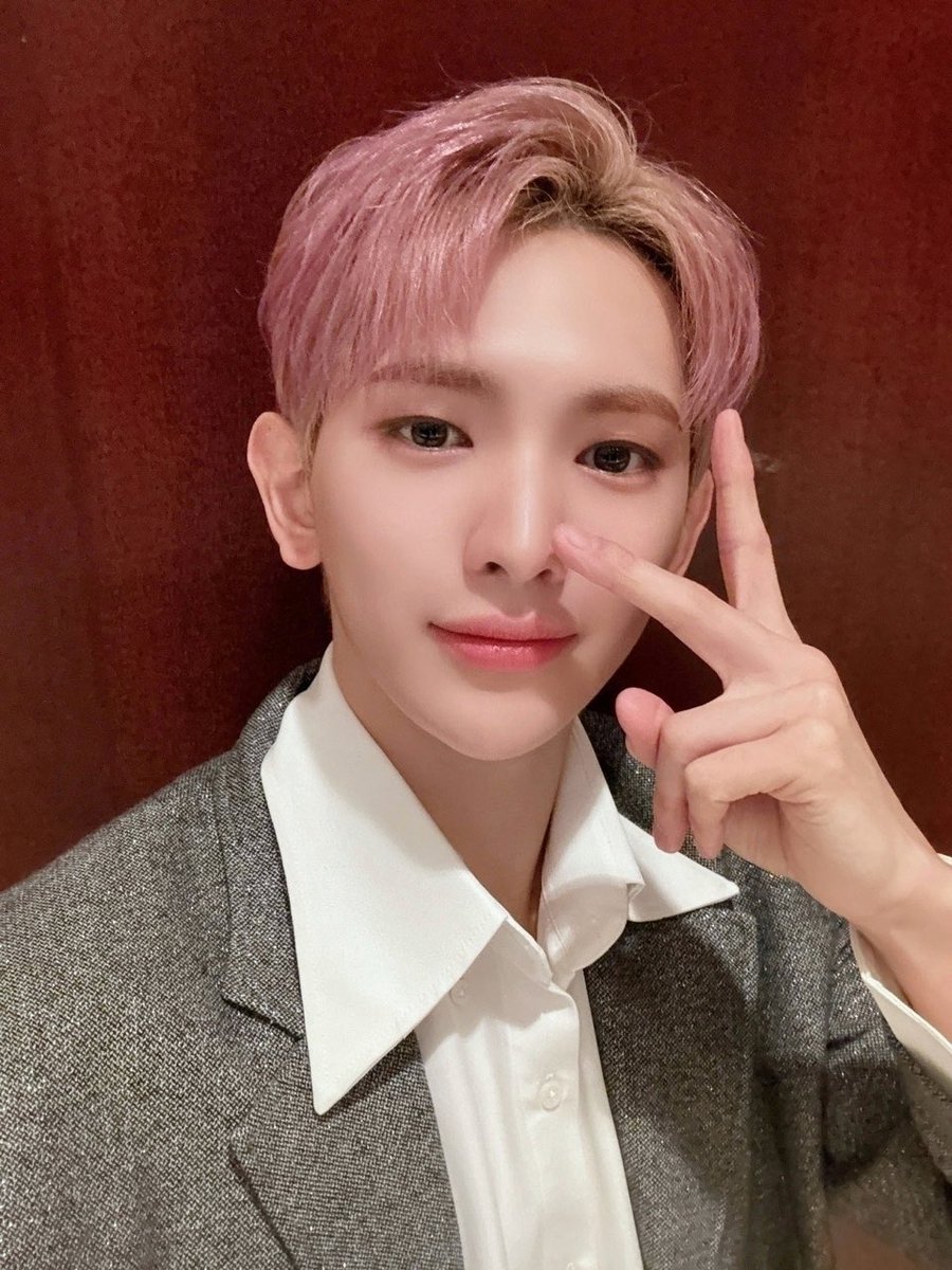 [#LEW] 우리 iE! 700일 축하해!🥰
늘 응원해 주고 사랑해줘서 정말 고마워! iE와 함께 한 모든 순간순간이 내게는 행복한 시간들이었어! 그러니까 앞으로도 쭉 함께해줘! 사랑해!❤