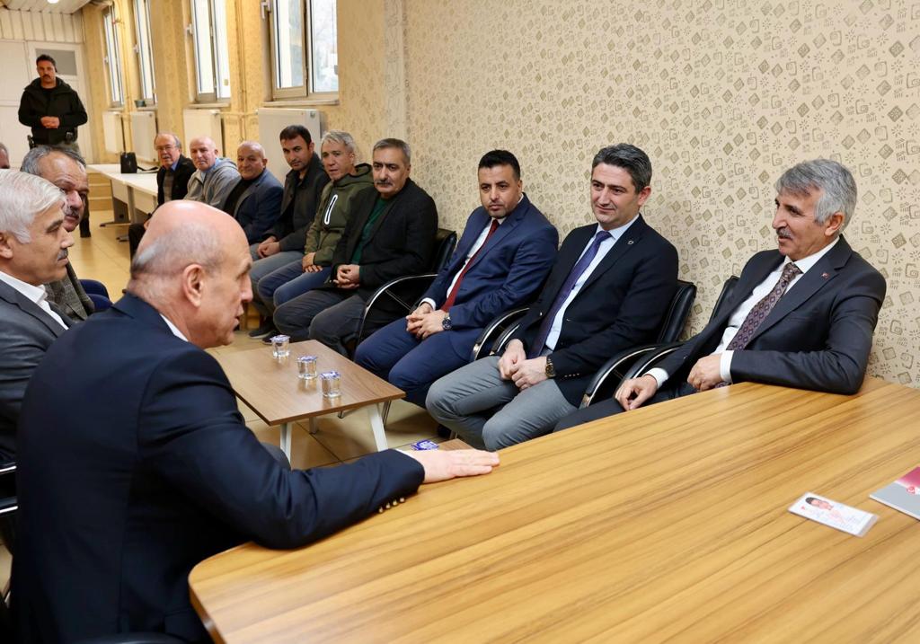 KAHRAMANMARASA2's tweet photo. Sayın valimiz Mükerrem Ünlüer Amatör Spor Kulüpleri Federasyonumuza idari ziyarette bulundu.Amatör spora dair fikir alış verişinde bulunduk. Nazik ziyaretleri için çok teşekkür ederiz.⁦ ⁦⁦@OA_BAK⁩ @mukerrem_unluer ⁦@AliDusmezz⁩ ⁦⁦@CemilBOZ @taskk_1980 https://t.co/dH7iGd6dJB