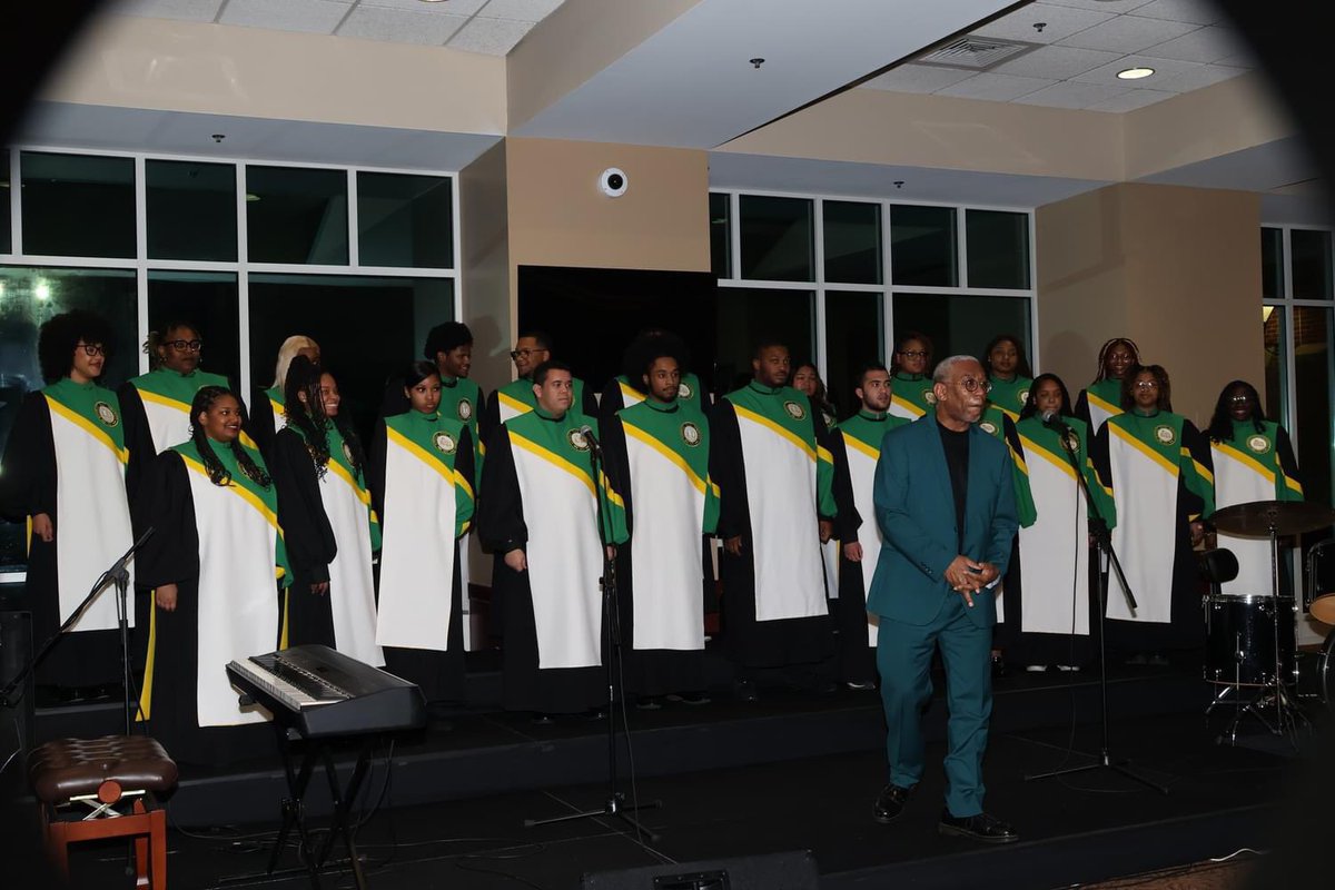 KSUPrez's tweet image. 🎉 We’re celebrating the incredible talents of our Kentucky State University Concert Choir, led by Dr. Keith McCutchen. 🎤🎼 The KSU Concert Choir performed at “An Evening of Elegance” in Richmond to honor African American Musicians/Music educators. 🎵#KentuckyStateUniversity