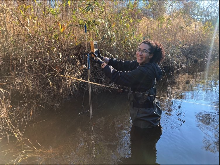 STEPS_STC's tweet photo. Scholars Hector Fajardo, Geisianny Moreira, &amp; Ki'Shawnda Parker had a great field day at the NC TBL site! They collaborated with researchers from @ClemsonUniv &amp; @ncatsuaggies to work on new water quality &amp; sensor technology projects. We can't wait to see where their work leads! https://t.co/s5dkO3piEZ