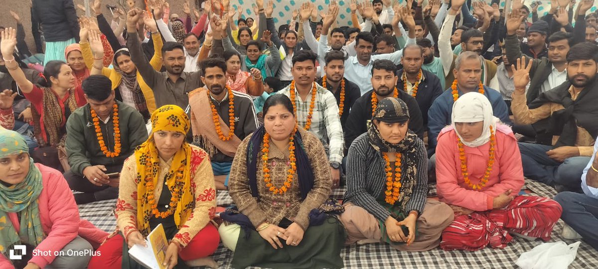 pawangangwal199's tweet photo. आज नेता प्रतिपक्ष टीकाराम जूली जी ने उठाई संसद में माँग ।।
#SIHFW_धरना #धरने_का 13वा_दिन
#नर्सिंग_एवं_पैरामेडिकल_को_नियुक्ति_दो
@BhajanlalBjp 
@GajendraKhimsar @BJP4India @BJP4Rajasthan @narendramodi @RajCMO @DrKirodilalBJP @KumariDiya @DrPremBairwa 
@rashtrapatibhvn https://t.co/teffoECC11