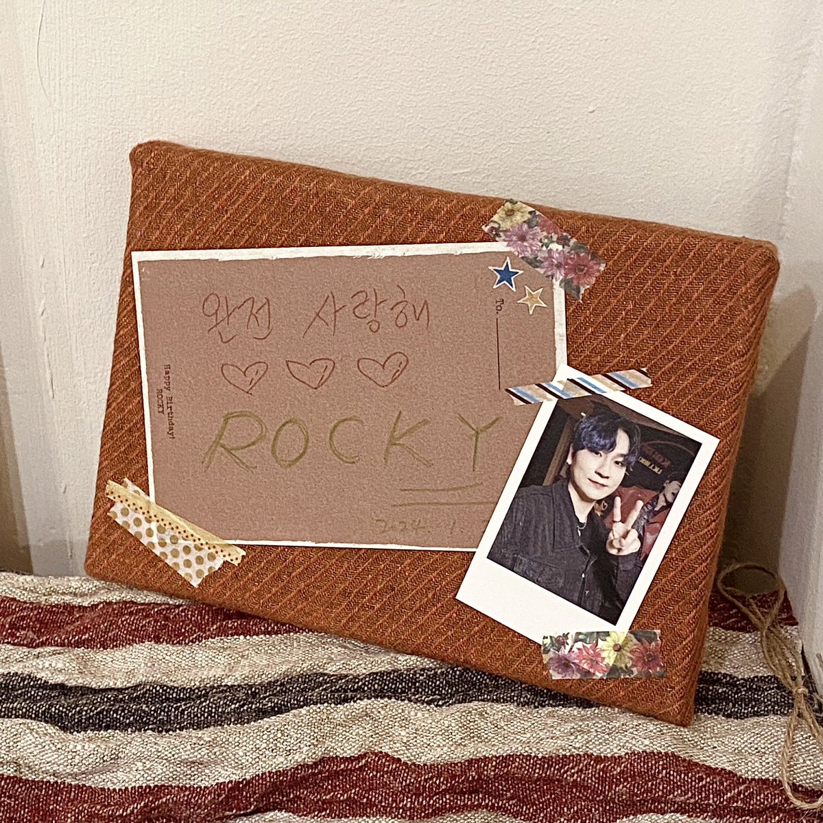 동현님 생일 카페 이벤트가 무사히 마무리되었습니다🥳
써주신 엽서들은 잘 엮어서 동현님께 전달하도록 하겠습니다. 6일간 많은 사랑 주셔서 정말 고맙습니다😘

저희는 해시태그 이벤트 당첨 발표와 함께 돌아오겠습니다.

ps. 카페에 방문해 주신 모든 분들 .. 사랑해요 스릉해요 서렁해요 ❤️