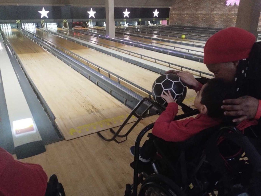 CherryGdnSchool's tweet image. Some of the children in Jungle corridor have been out at @LPESSN Bowling Competition @HollywoodBowlUK this morning. We just missed out on the final but there were some serious bowling skills on show! #SpinItToWinIt