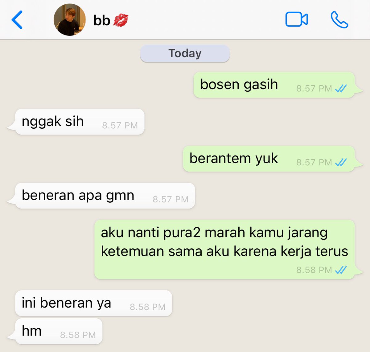 nootvobo's tweet photo. lagi2 saya dan bb kali ini pura2 berantem https://t.co/j4BMPydaTA