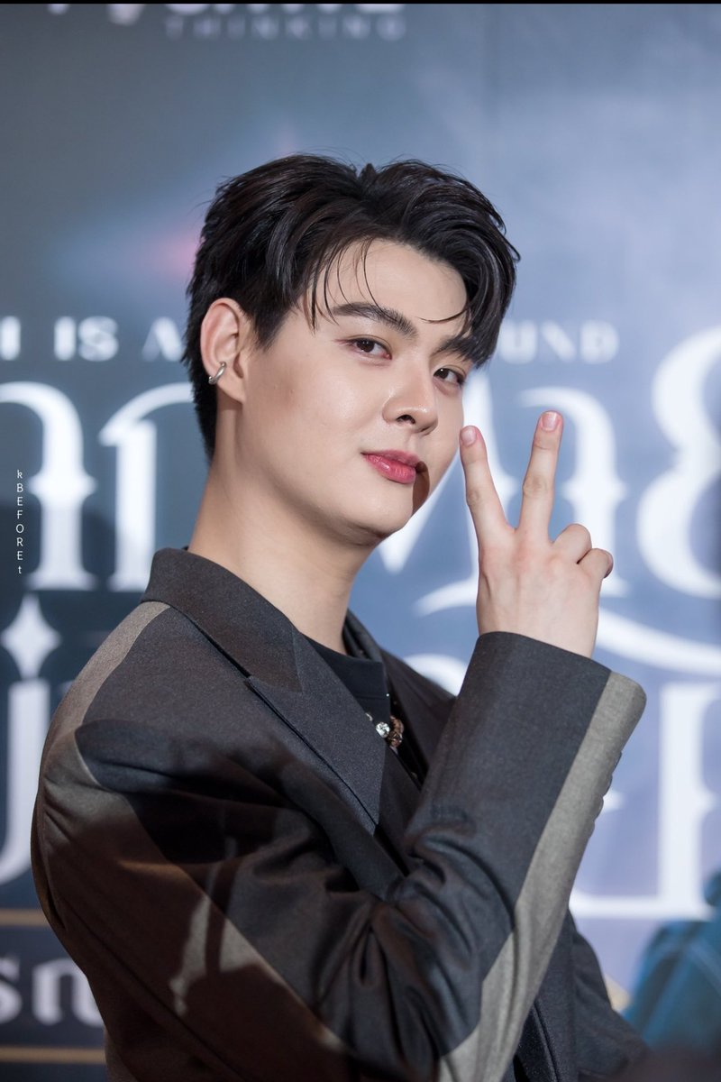Sen's fingers are pretty
                   when he says V✌️

Saint facial expression is better🙂

Don’t forget to wink~^^😉

🌟GOOD NIGHT SAINTSUP🪐✨️

#Saint_sup  #MingEr ⭐️
#우리들의_반짝이는_별_세인트
