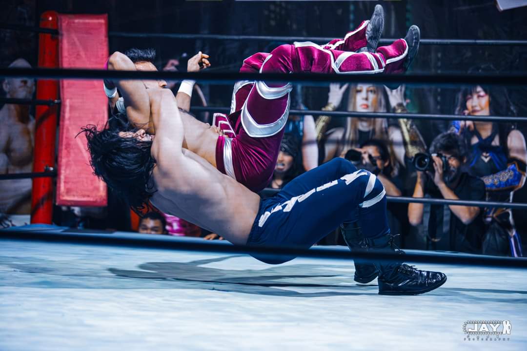 Some pictures from #bangkokshowdown2024 where I was very close to winning the set up openweight championship but I was a victim of a well planned conspiracy.

📷 : Jayxphotography 

#skyler #championofindia #limitbreaker #wrestlesquare #setupthailandprowrestling  #setupth