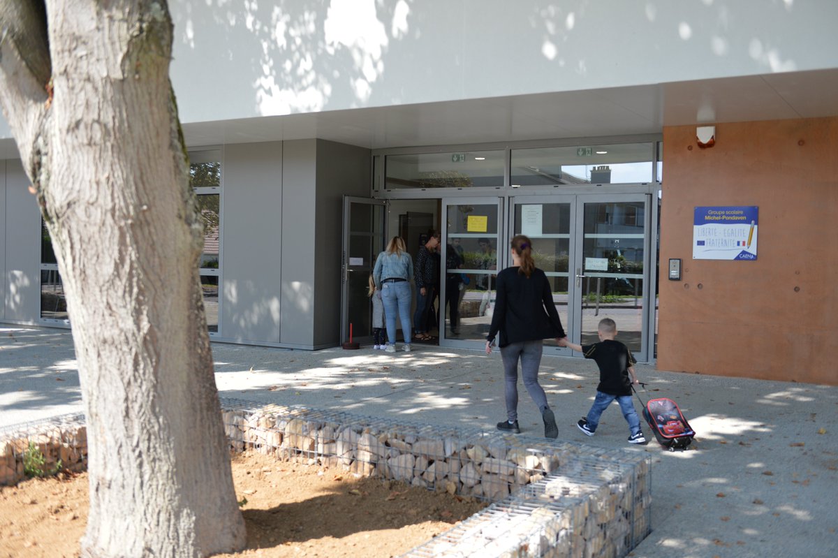 CaenOfficiel's tweet photo. #GREVENATIONALE le 01/02
La Ville de #Caen organisera un service minimum de 8h30 à 16h30. Pas de restauration scolaire pour toutes les écoles publiques mais les élèves, munis d'un déj froid, seront encadrés. 
Écoles concernées et formulaire d'inscription :
https://t.co/JMf4k34XyA https://t.co/NX9vADAlnz