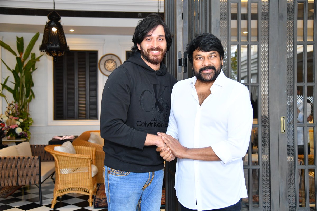 PROHarisarasu's tweet photo. @KChiruTweets ಮೀಟ್ ಮಾಡಿದ #Raymo ಖ್ಯಾತಿಯ ನಟ @Yoursishan ❤️ https://t.co/yR4zfCVt2D