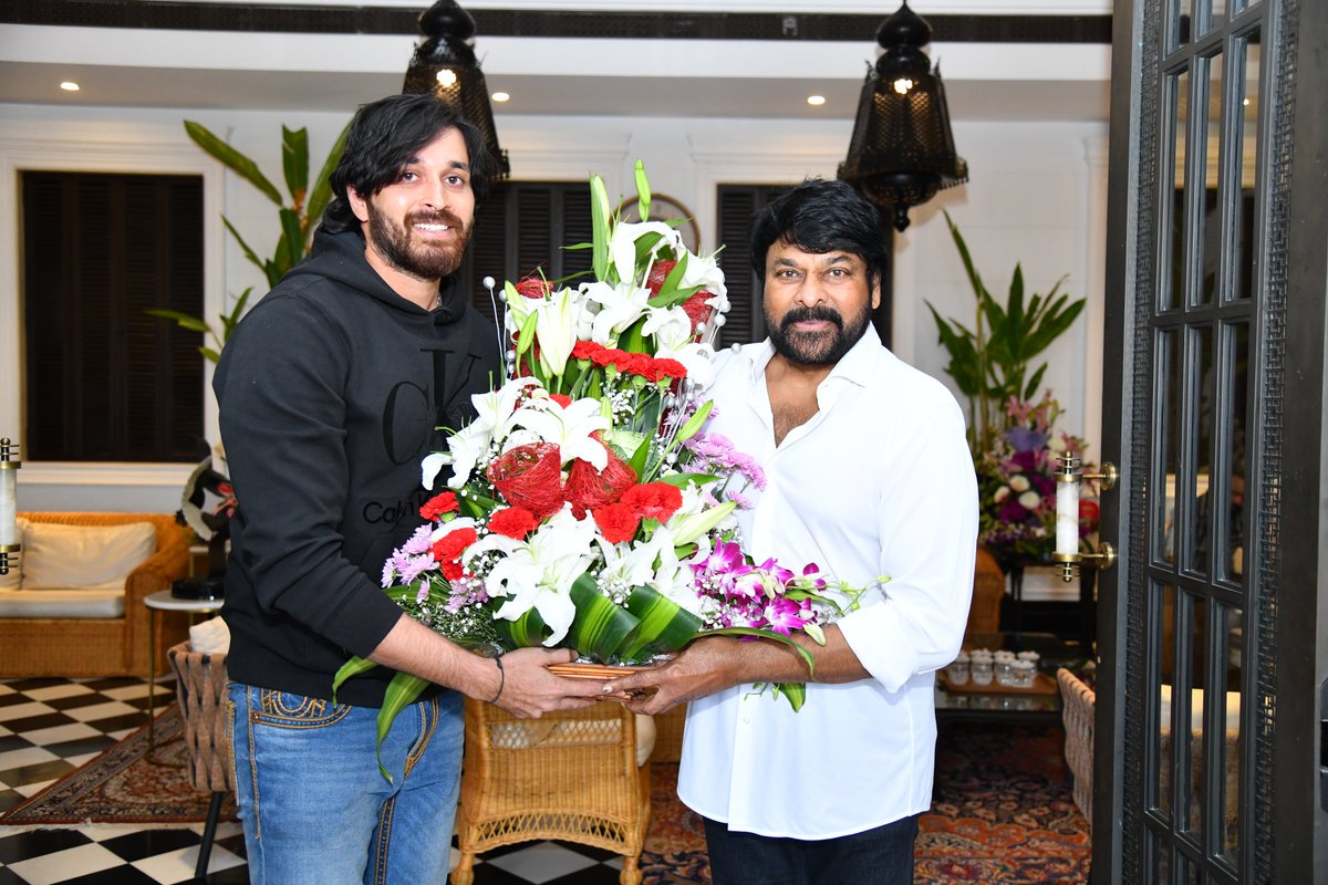 PROHarisarasu's tweet photo. @KChiruTweets ಮೀಟ್ ಮಾಡಿದ #Raymo ಖ್ಯಾತಿಯ ನಟ @Yoursishan ❤️ https://t.co/yR4zfCVt2D