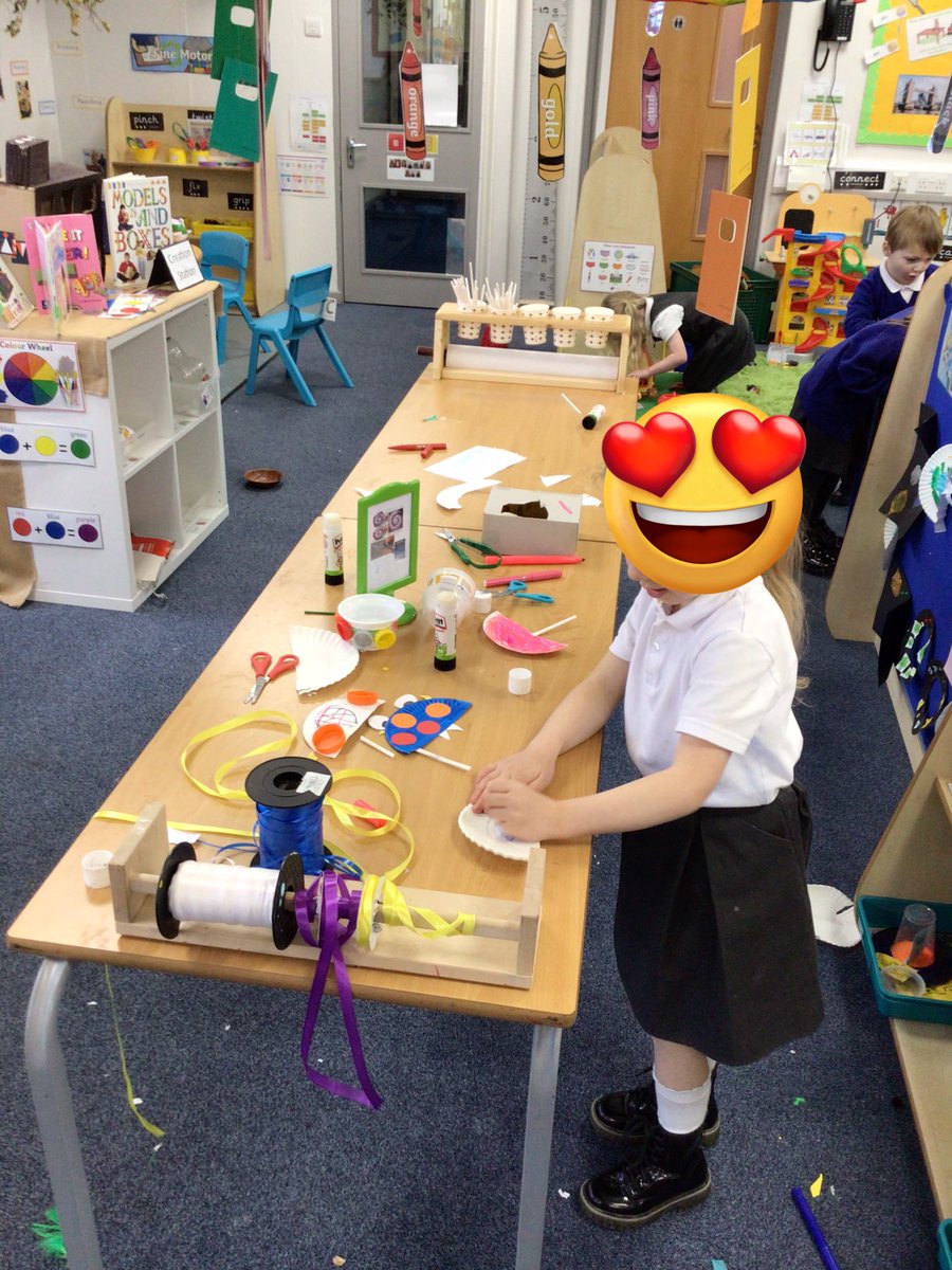 WybersWoodEYFS's tweet image. Being creative with space, stars and aliens today in Early Years today😊 🌟🪐☄️👩🏼‍🎨🧑🏼‍🎨 #weareartists #lovetocreate #creativity @DeltaWybersWood