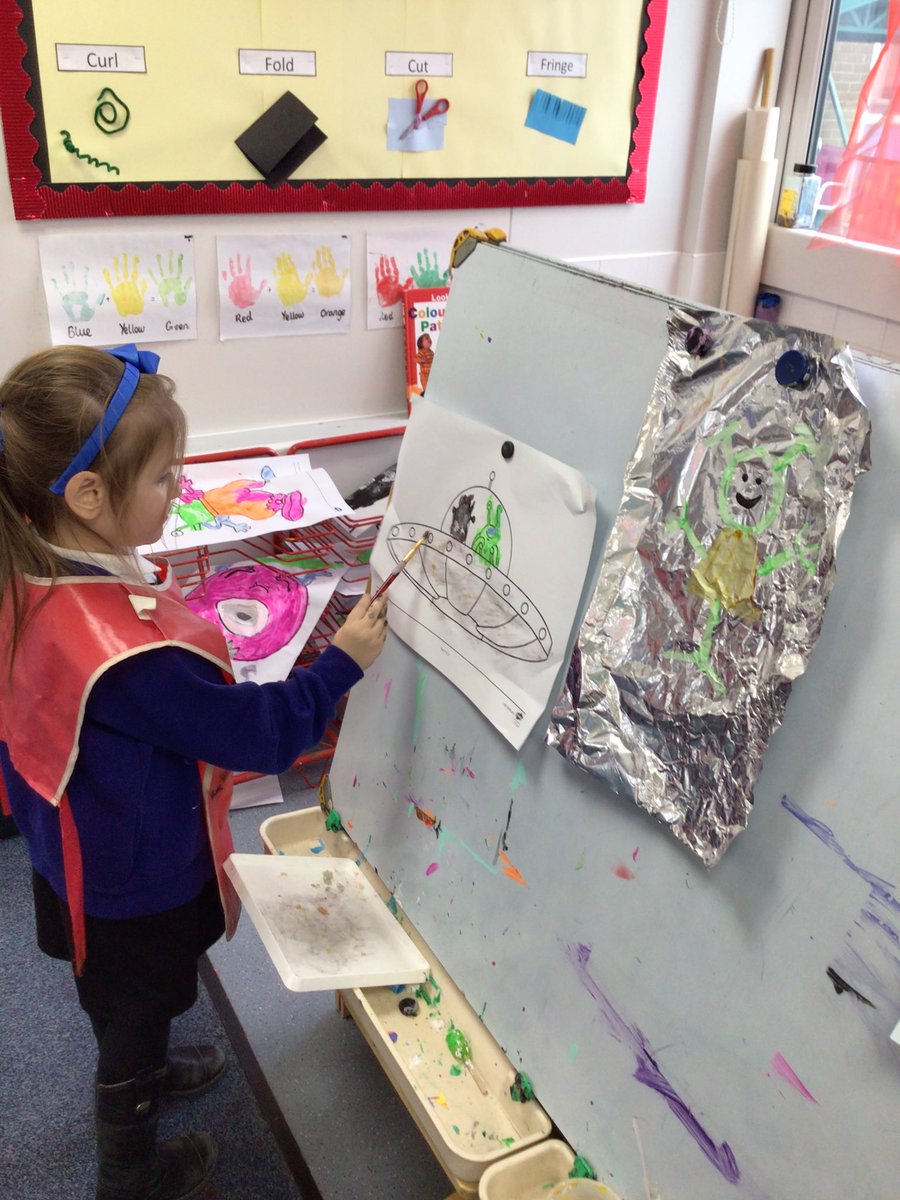 WybersWoodEYFS's tweet image. Being creative with space, stars and aliens today in Early Years today😊 🌟🪐☄️👩🏼‍🎨🧑🏼‍🎨 #weareartists #lovetocreate #creativity @DeltaWybersWood