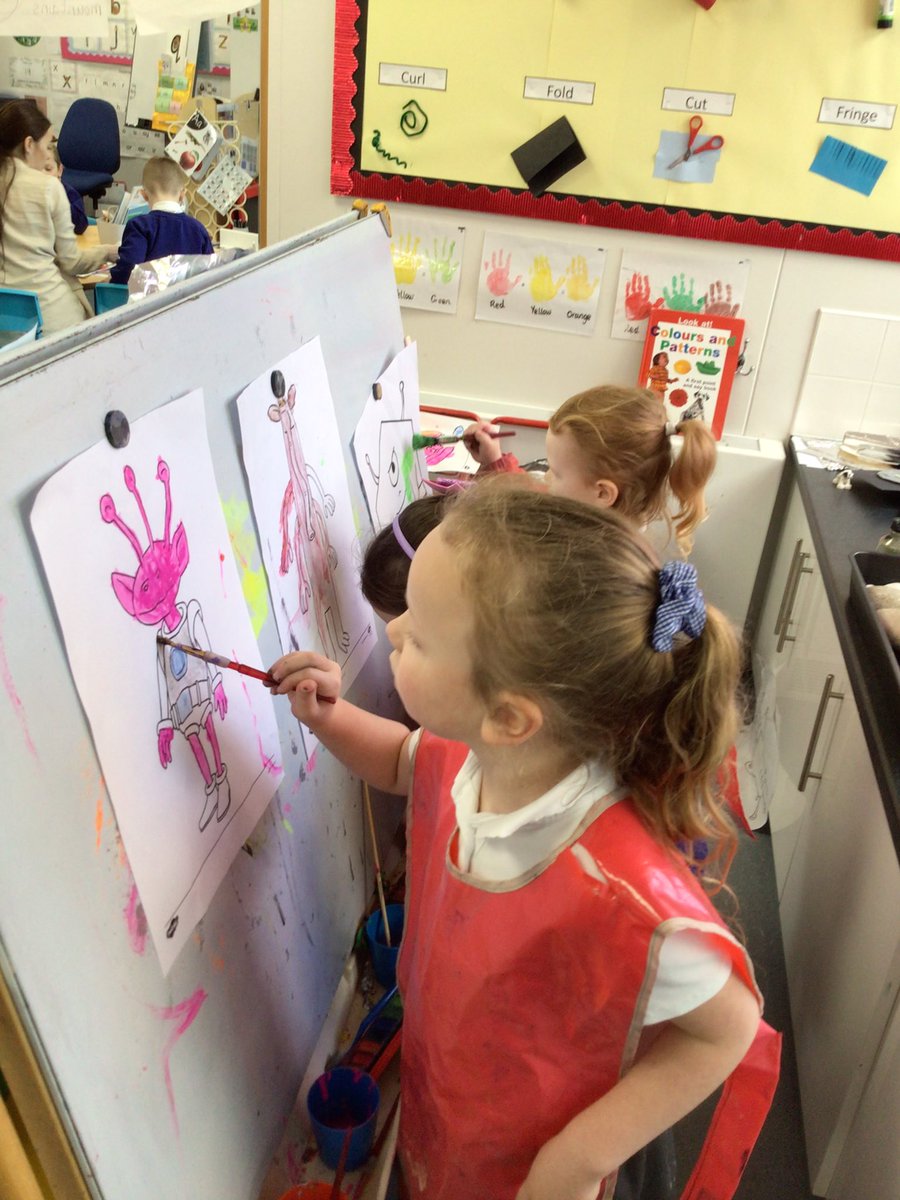 WybersWoodEYFS's tweet image. Being creative with space, stars and aliens today in Early Years today😊 🌟🪐☄️👩🏼‍🎨🧑🏼‍🎨 #weareartists #lovetocreate #creativity @DeltaWybersWood
