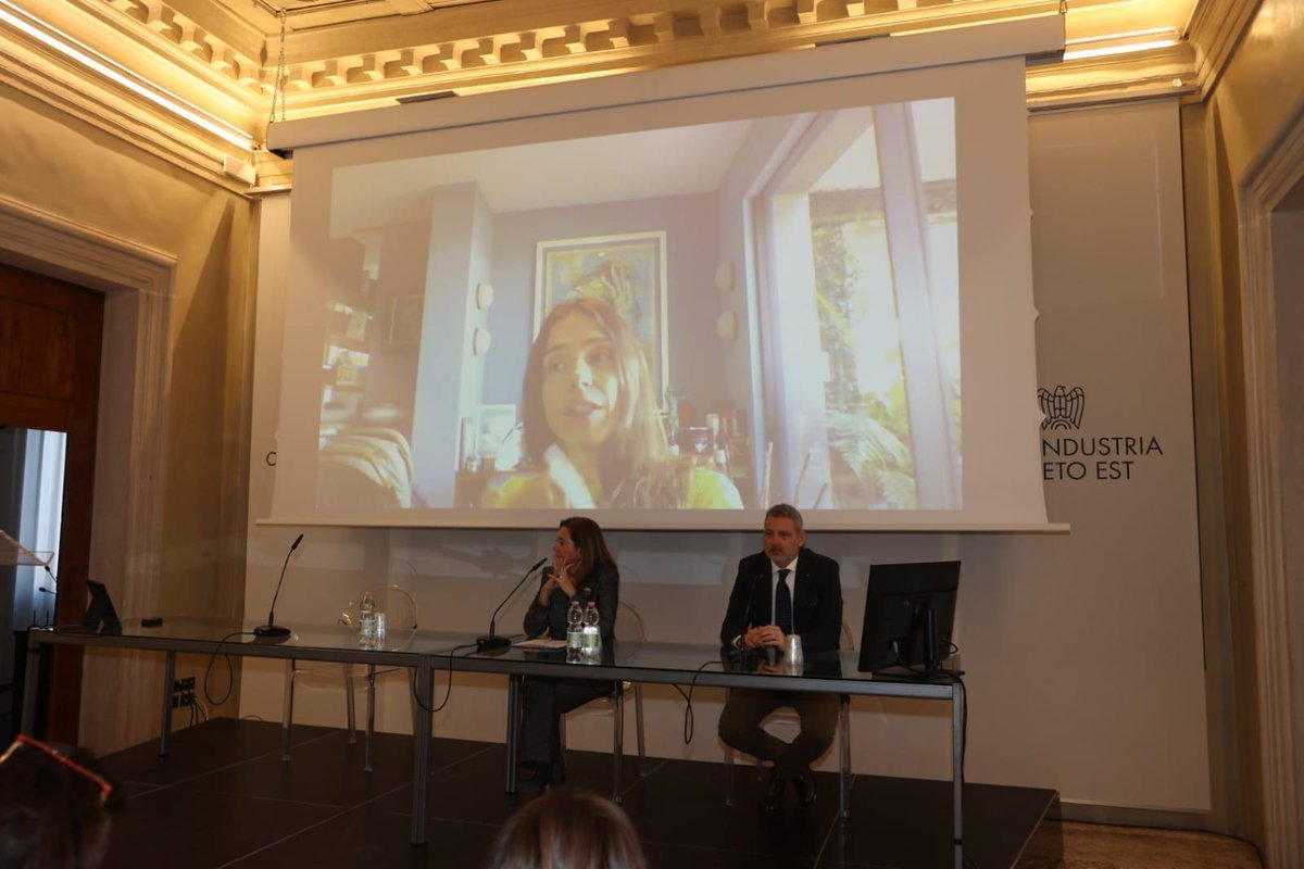 AnceMilano's tweet photo. #CantiereImpattoSostenibile cresce!💚
Presentato questa mattina a Treviso il protocollo d'intesa firmato da @AnceMilano e #AnceRovigoTreviso per la condivisione del codice di condotta volontario per la #sostenibilità nelle #costruzioni.
Comunicato stampa 👇https://t.co/O5KM7dj9g4 https://t.co/tMV1ZOONDI