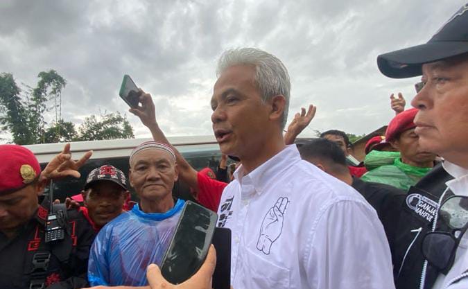 JatimThis's tweet photo. Ajak Simpatisan Coblos No 3 Saat Kunjungi Malang, Ini Kata Ganjar ! https://t.co/2CvyUNIbd5 https://t.co/VYko7YrvQt