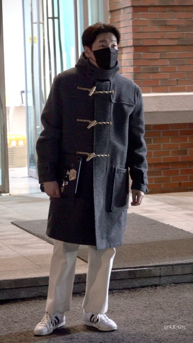 KR7685's tweet photo. 240130 조승우 퇴근 https://t.co/r4Q8riHSXN