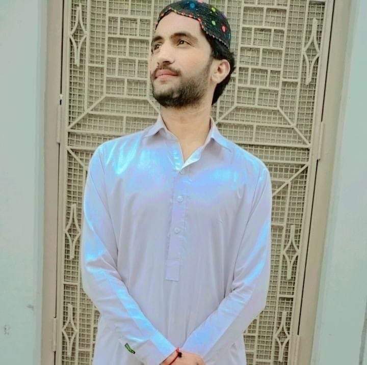 KaKaR_101's tweet photo. تحریک انصاف بلوچستان سبی دھماکہ عمران خان کے ٹائیگر شہید حماد خان لونی جامِ شہادت نوش کر گئے😭😭😭
یہ شہید تیرے خون سے ؟ https://t.co/fVXAZnADsW